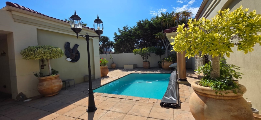 4 Bedroom Property for Sale in Stilbaai Wes Western Cape